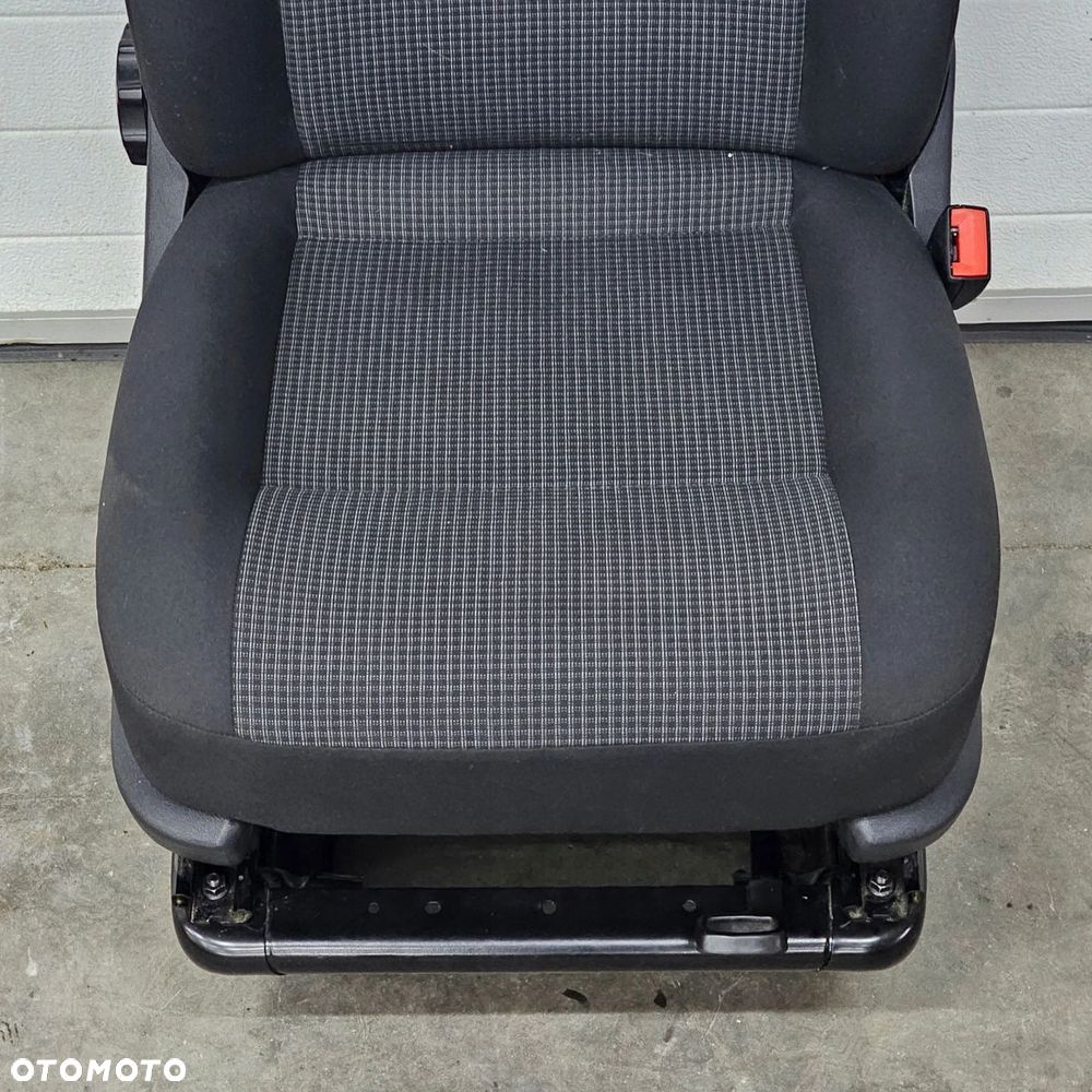 VW T6.1 fotel pasażera przód DOUBLE GRID - 7