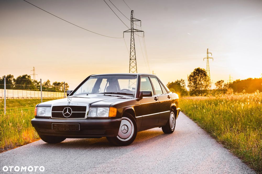 Mercedes-Benz W201 (190) - 1