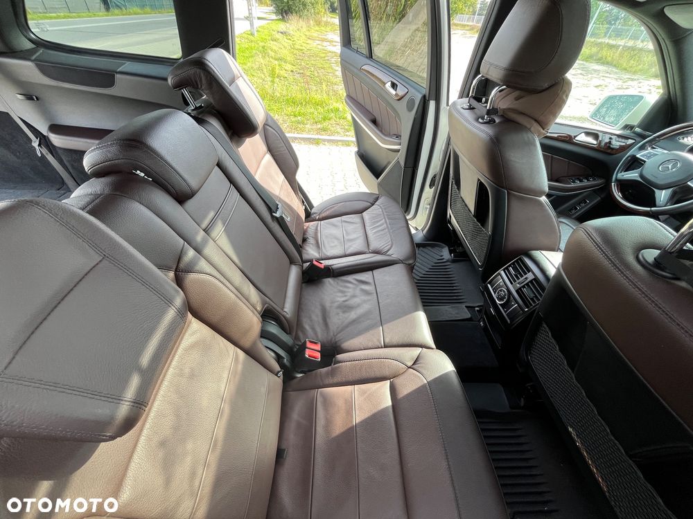 Mercedes-Benz GL 450 - 35