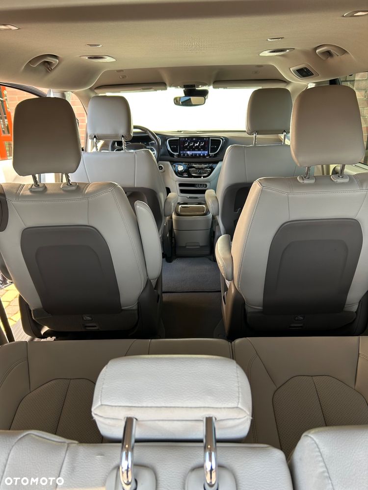 Chrysler Pacifica - 35