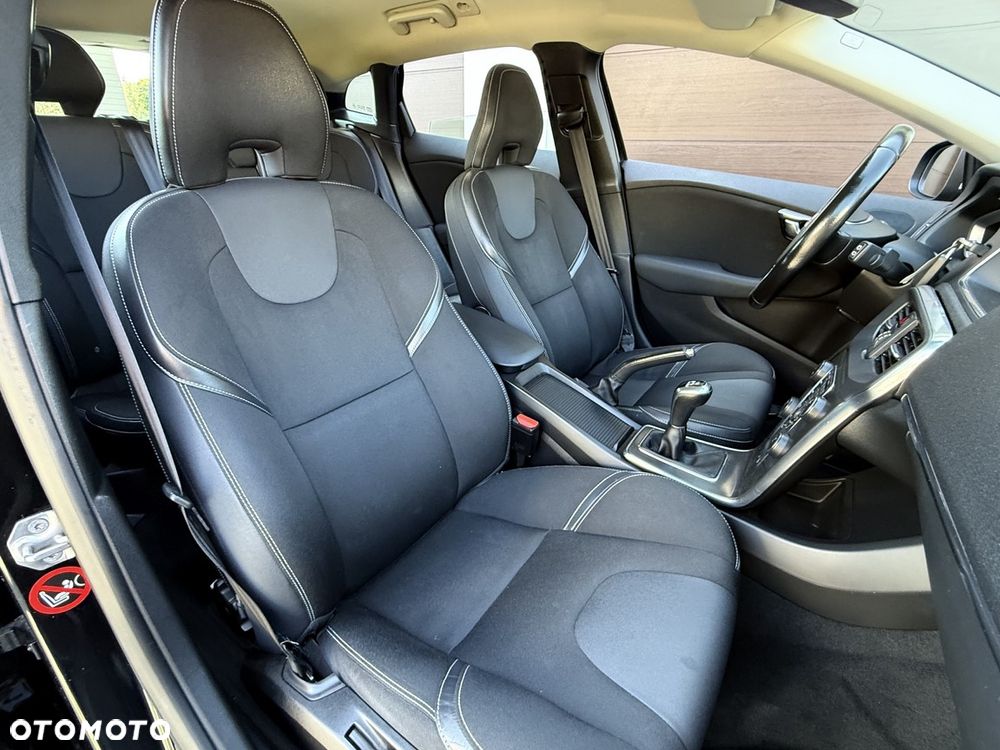 Volvo V40 D2 Momentum - 24