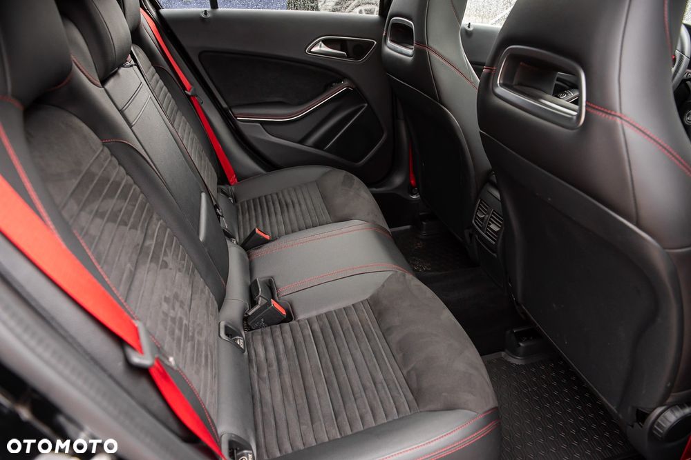 Mercedes-Benz Klasa A 250 4-Matic AMG Line - 31