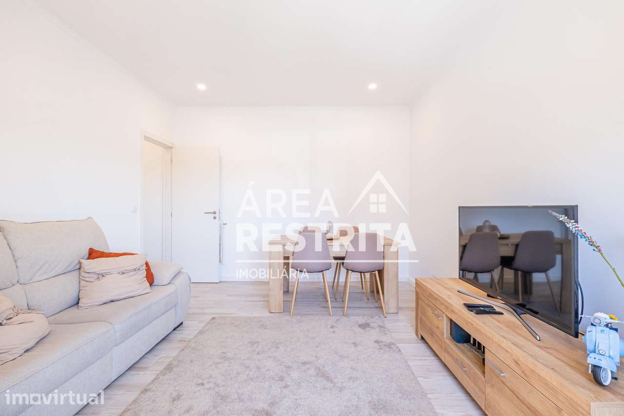 Apartamento T2 totalmente remodelado, num 1 andar em Alhos Vedros - Grande imagem: 2/39