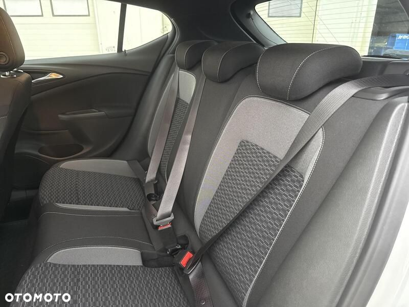 Opel Astra V 1.2 T GS Line S&S - 19