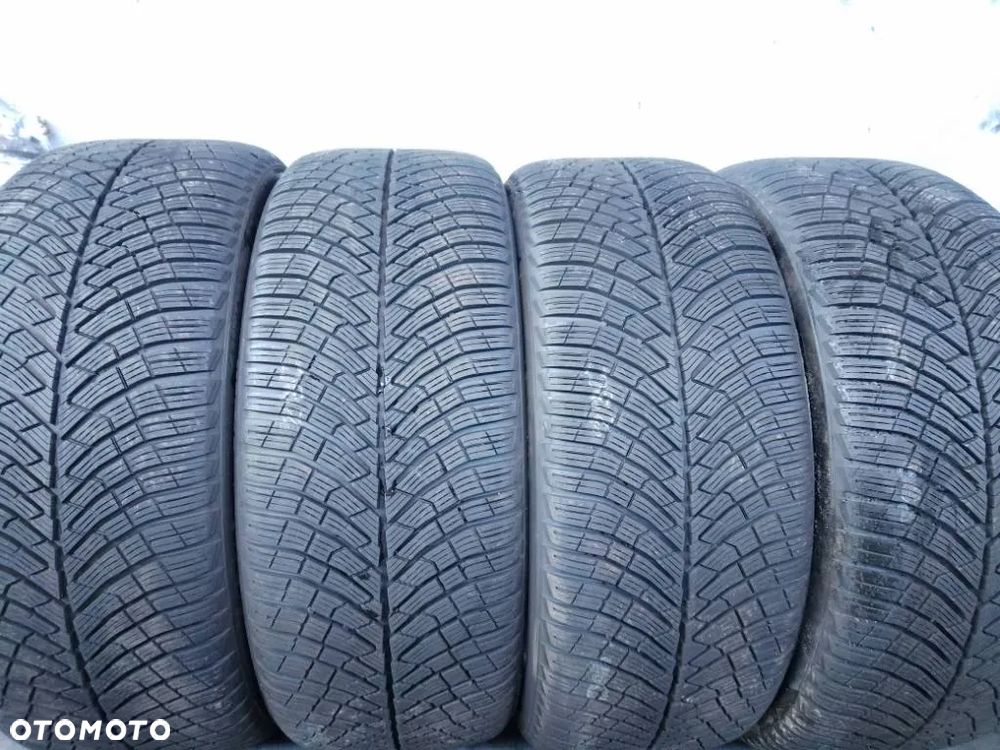 Pirelli P Zero Winter 2 245/40 R20 99H 2025 - 1