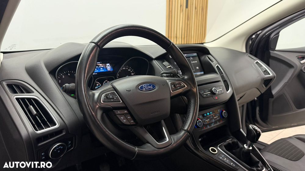 Ford Focus 1.0 EcoBoost Titanium - 25