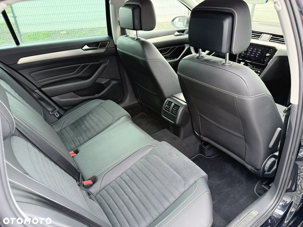 Volkswagen Passat Variant 2.0 TDI 4Mot Elegance DSG - 16