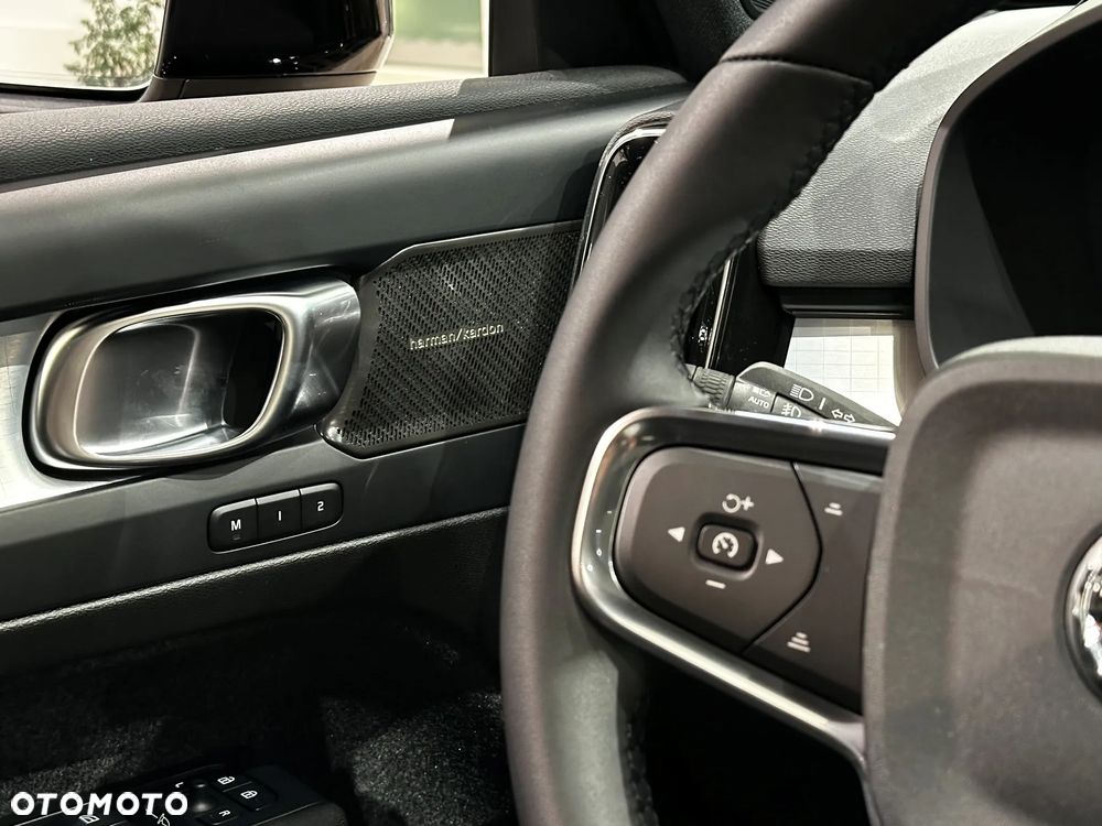 Volvo XC 40 B4 Plus Dark - 12