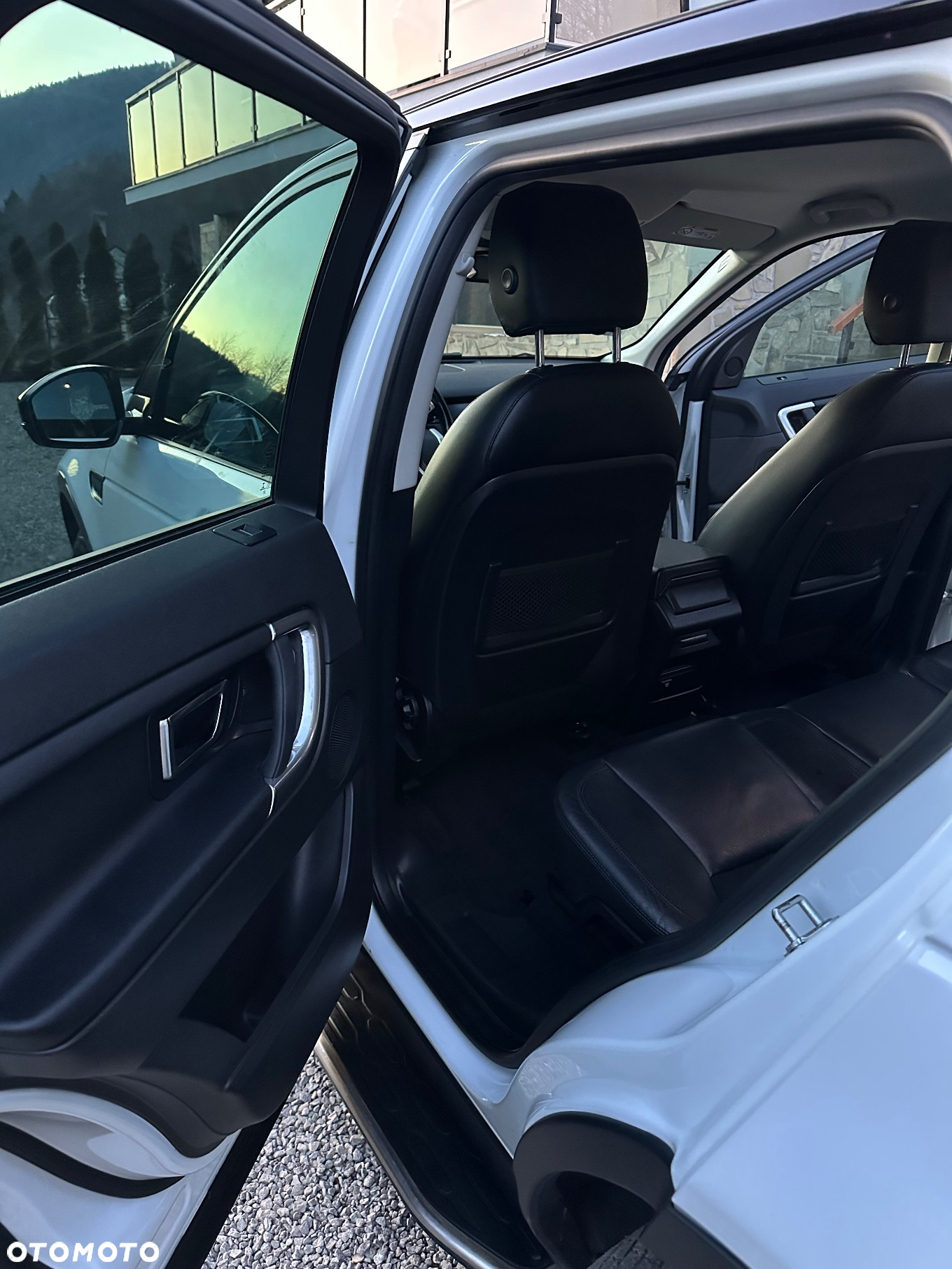 Land Rover Discovery Sport 2.0 Si4 HSE Luxury - 23