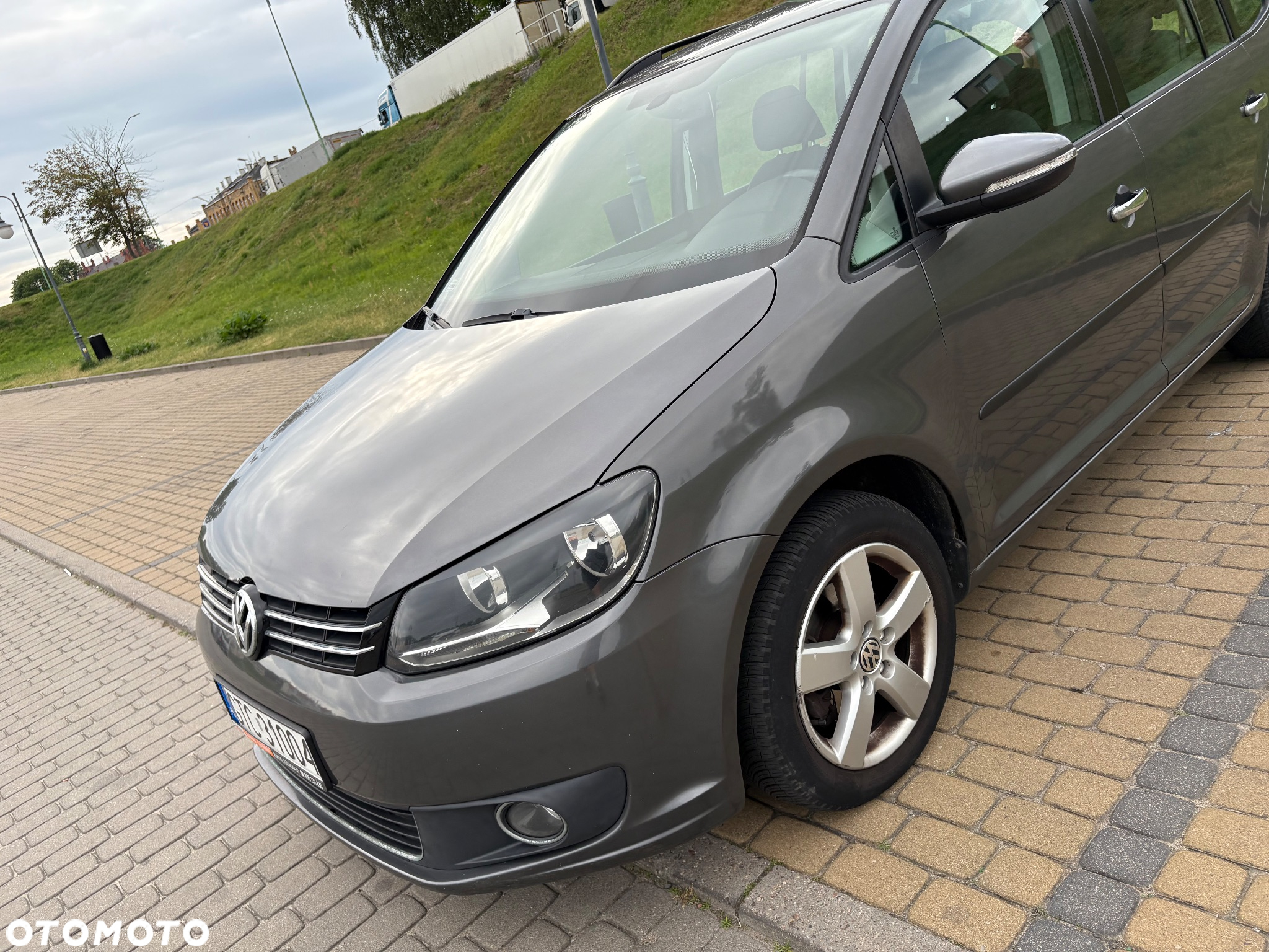 Volkswagen Touran - 10