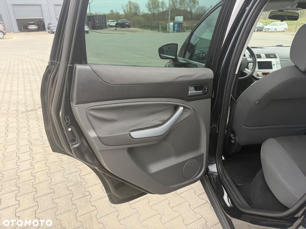 Ford Kuga 2.0 TDCi 2x4 Titanium - 15