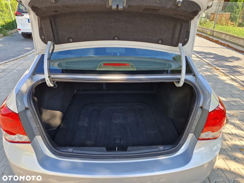 Chevrolet Cruze 1.6 LS - 17