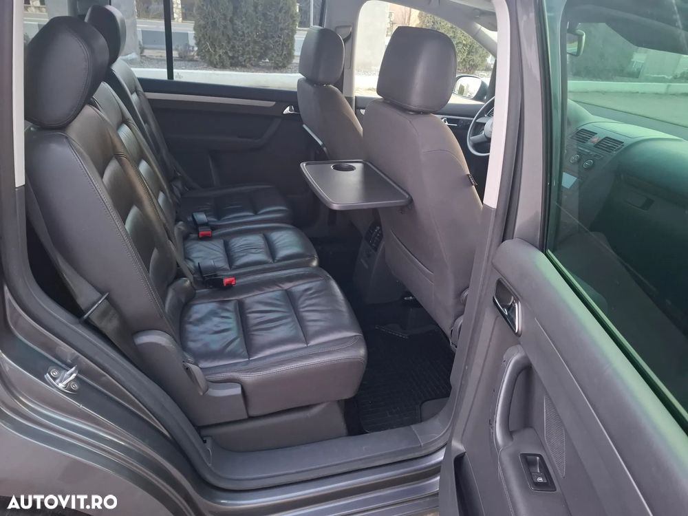 Volkswagen Touran 2.0 TDI DSG Highline - 9