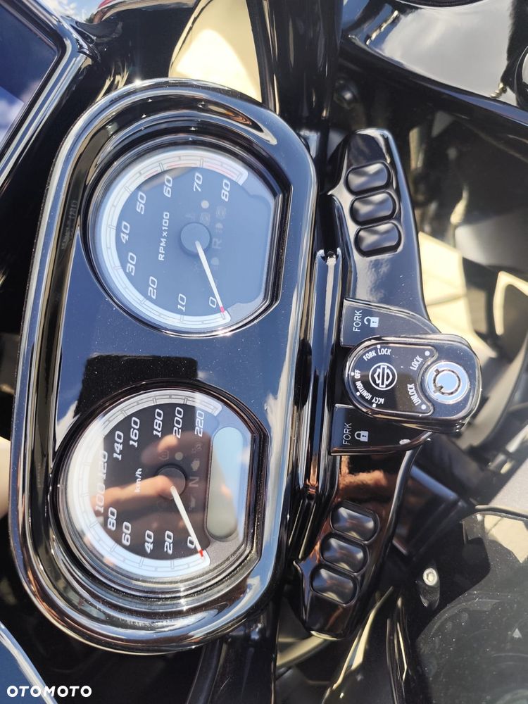 Harley-Davidson Touring Road Glide - 15
