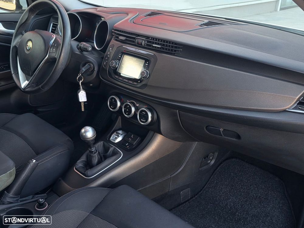 Alfa Romeo Giulietta 1.6 JTDM Distinctive - 15