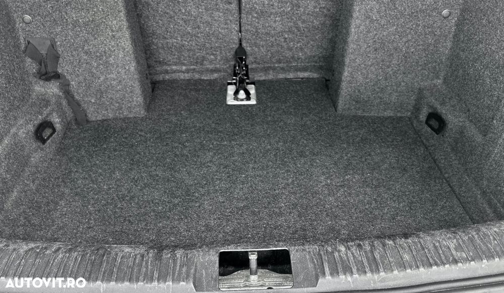 Volkswagen Golf 1.6 TDI BlueMotion Technology - 12