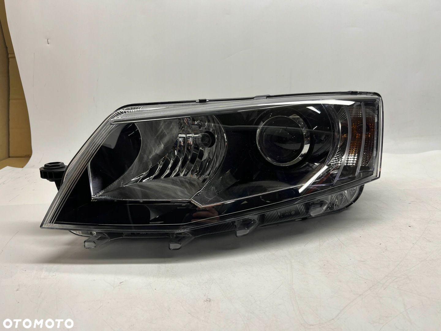 SKODA OCTAVIA 3 2014-2018 REFLEKTOR LAMPA LEWA XENON 5E1941015A - 1