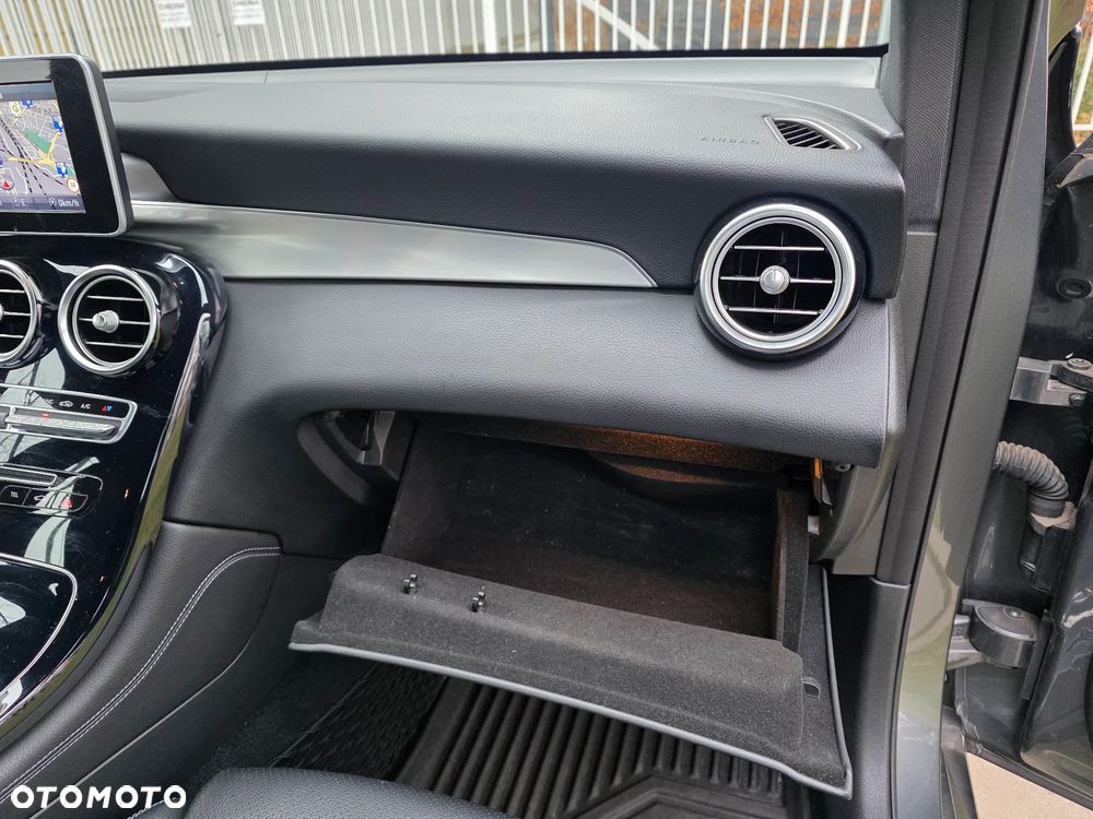 Mercedes-Benz GLC 250 4Matic 9G-TRONIC AMG Line - 38