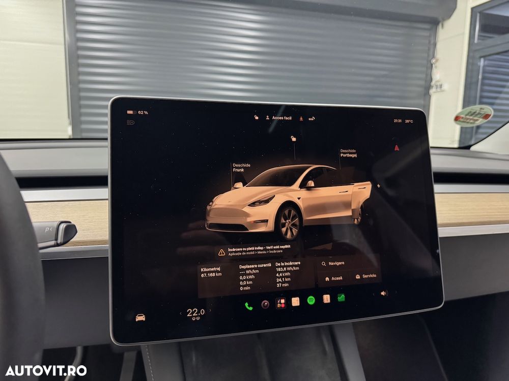 Tesla Model Y - 23