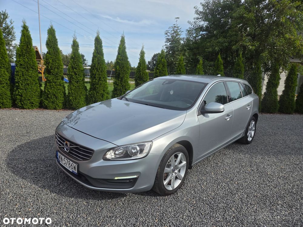 Volvo V60 D3 Drive-E Momentum - 1