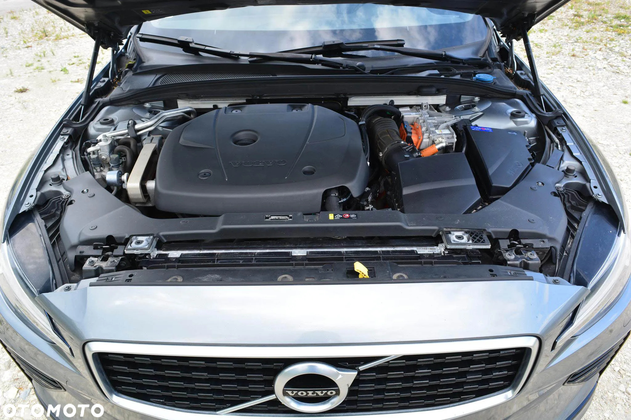 Volvo V60 T8 AWD Plug-In Hybrid R-Design - 13