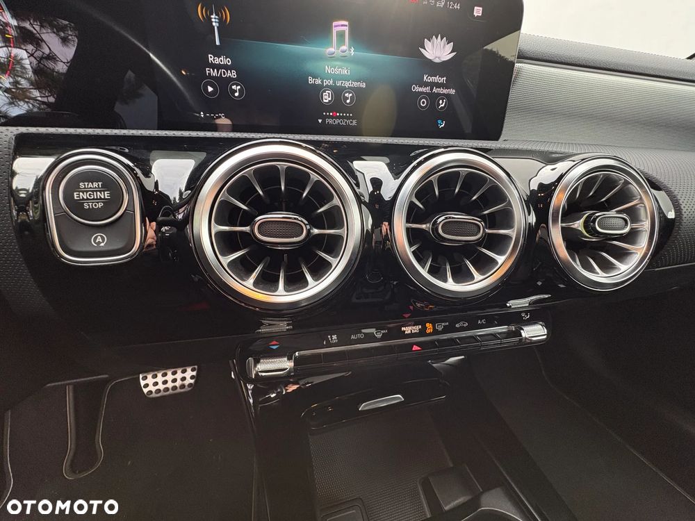 Mercedes-Benz Klasa A 180 AMG Line 7G-DCT - 9