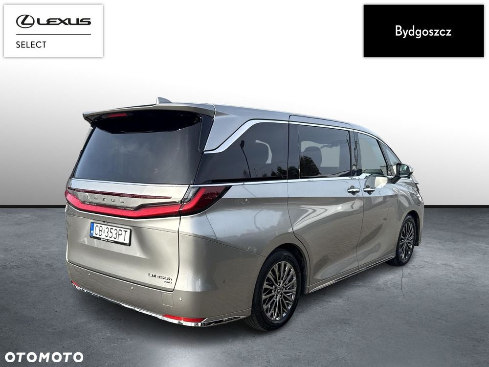 Lexus LM - 7