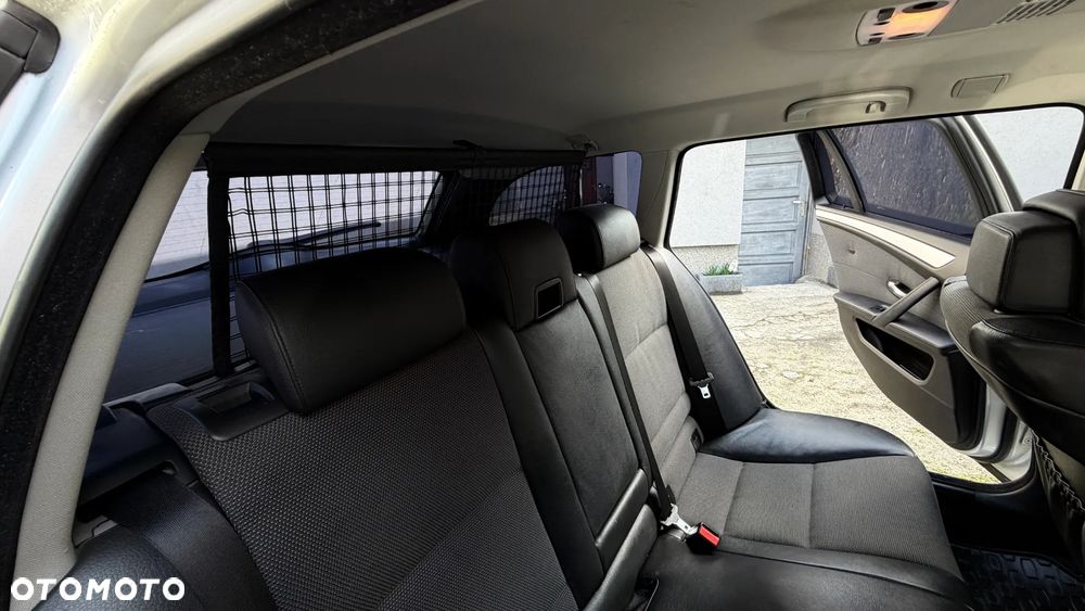 BMW Seria 5 520i - 30