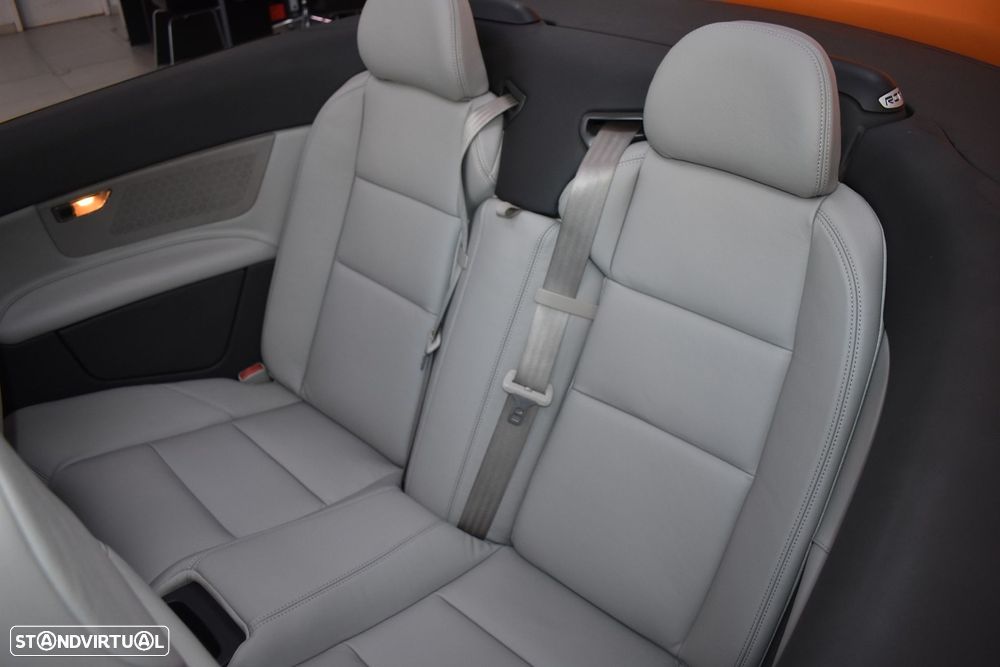 Volvo C70 2.4 D5 Momentum - 33