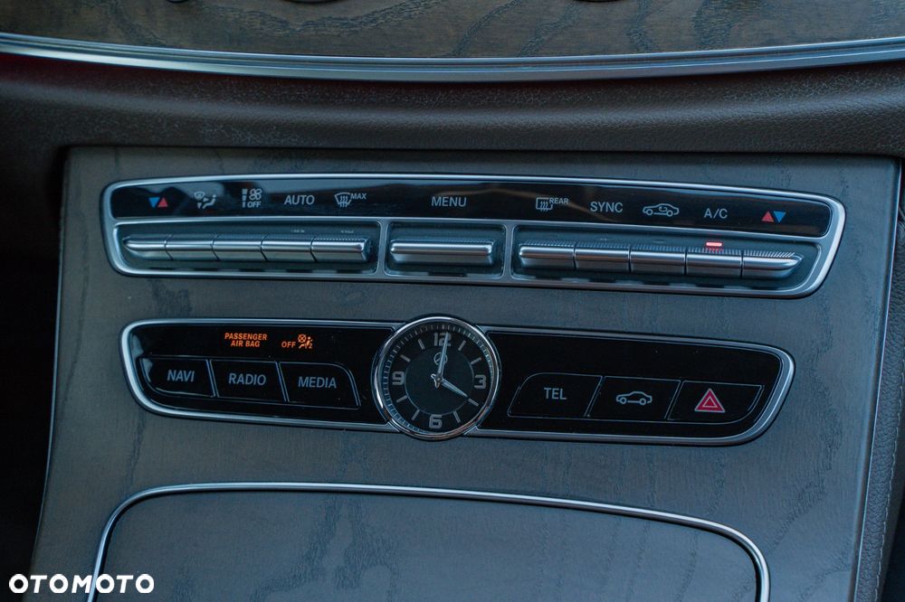Mercedes-Benz Klasa E 220 d 4-Matic Business Edition 9G-TRONIC - 30