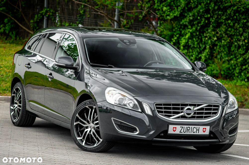 Volvo V60 D5 Geartronic Kinetic - 1