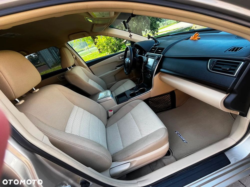 Toyota Camry - 12