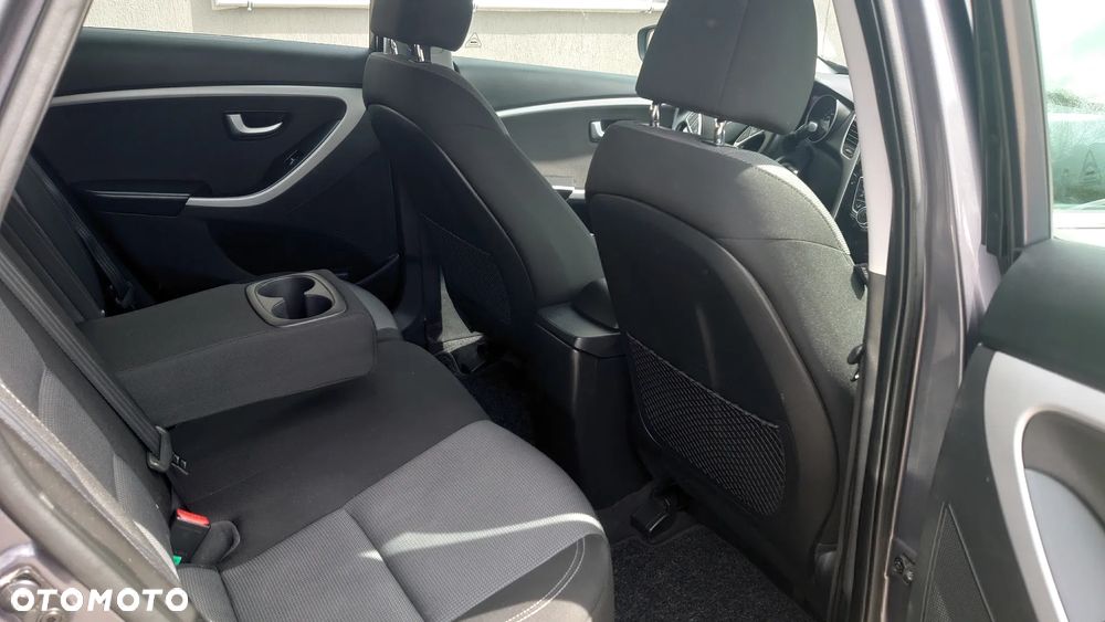Hyundai i30 blue Kombi 1.6 GDi Passion - 24