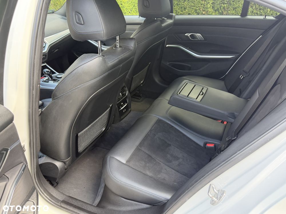 BMW Seria 3 318i M Sport - 9