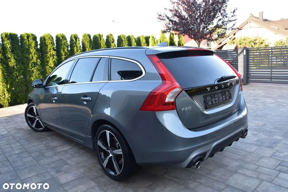 Volvo V60 D3 AWD Geartronic R-Design - 2