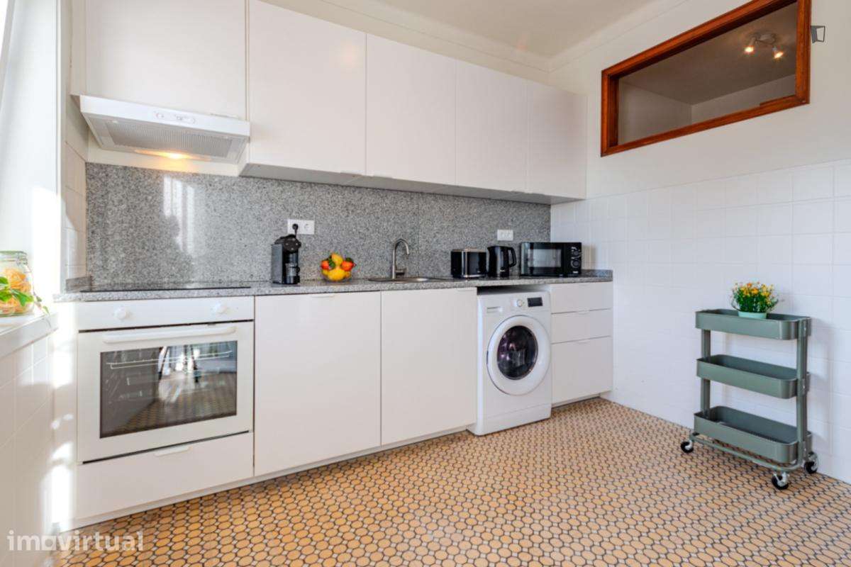 Quarto - localizado em Santo Ildefonso Porto - Grande imagem: 2/31