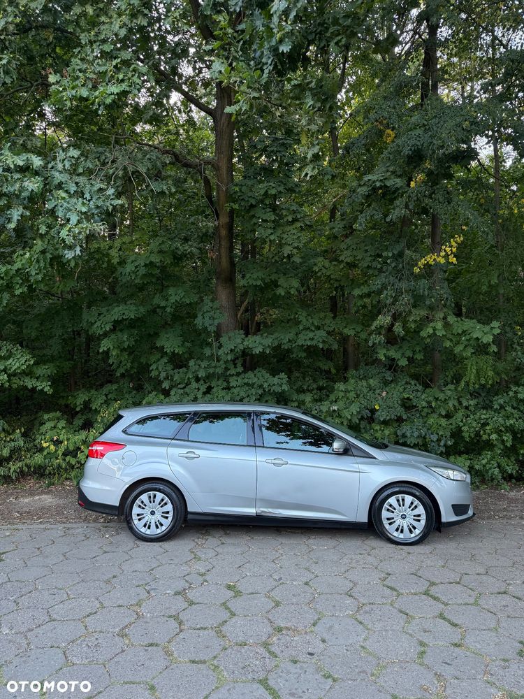 Ford Focus 1.5 TDCi SYNC Edition - 19
