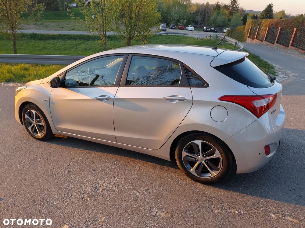 Hyundai i30 blue 1.4 YES Silver - 32