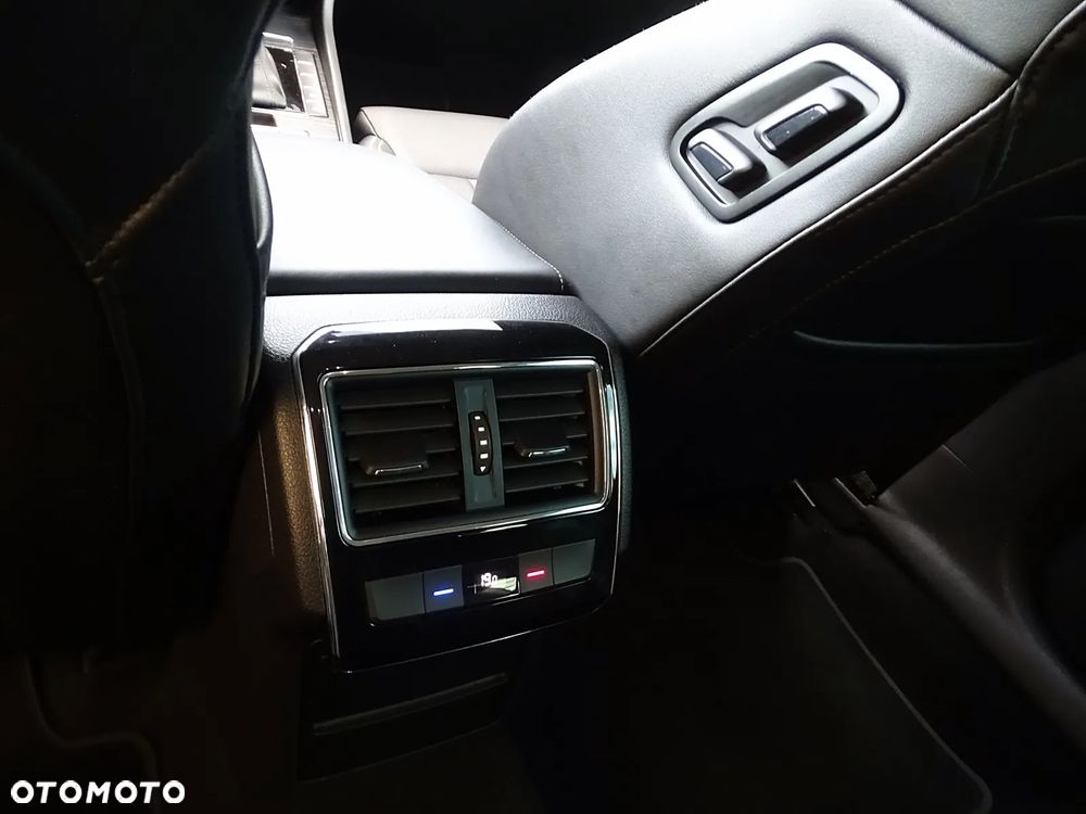 Skoda Superb 2.0 TDI SCR Style DSG - 20