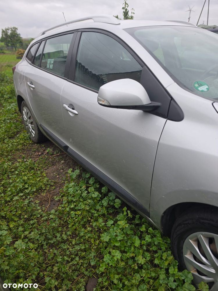 Drzwi  prawy  przód  Renault  megane  3 w kolorze  TED69 - 1
