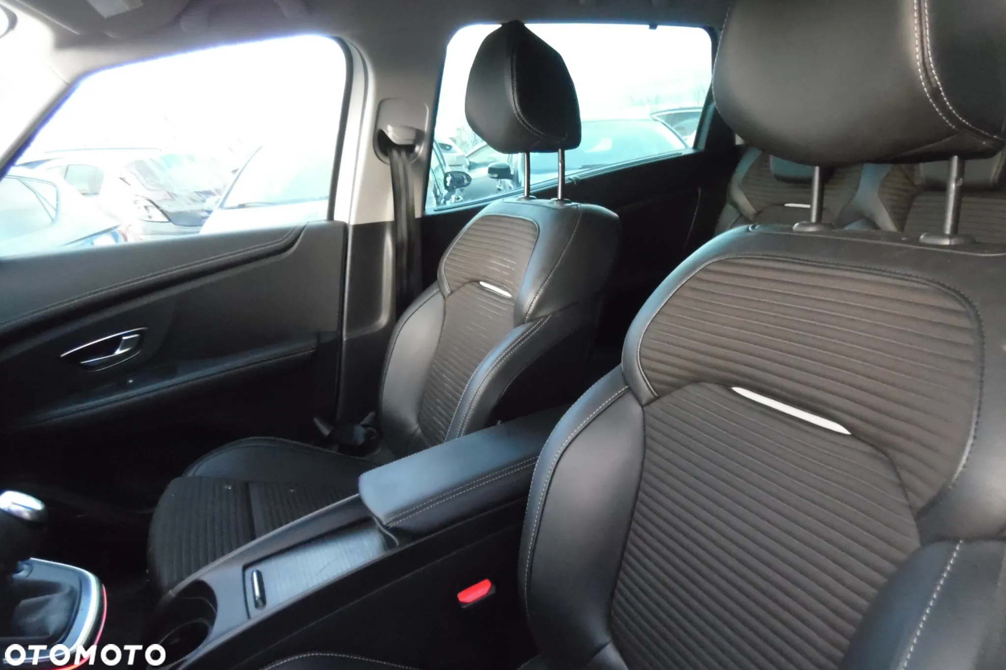 Renault Scenic 1.3 TCe FAP Intens - 8