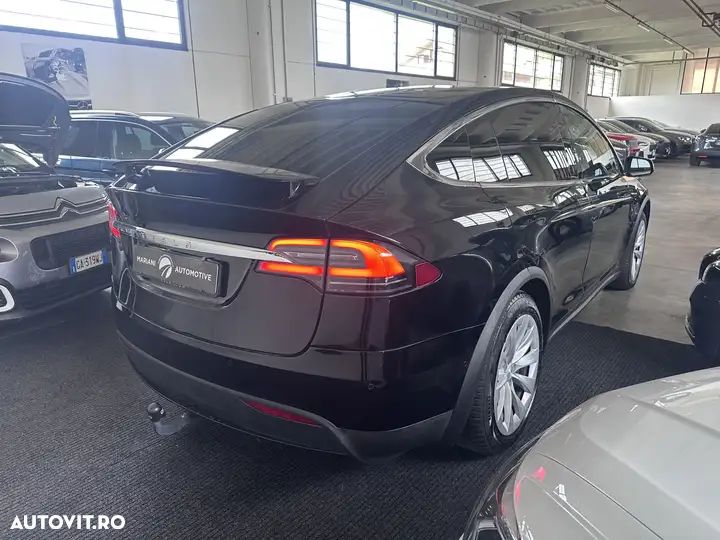 Tesla Model X - 5