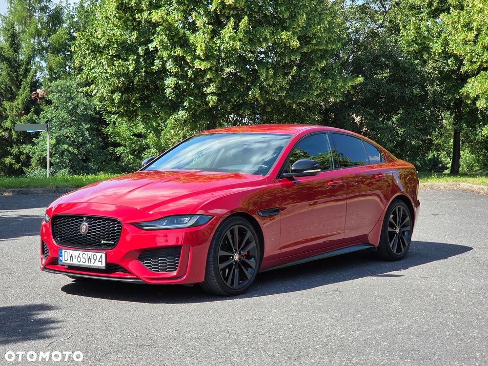 Jaguar XE 2.0 P250 R-Dynamic Black - 1