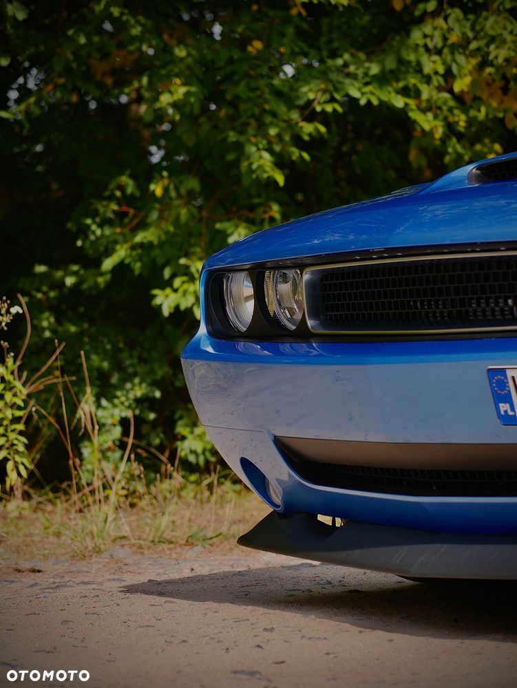 Dodge Challenger - 12
