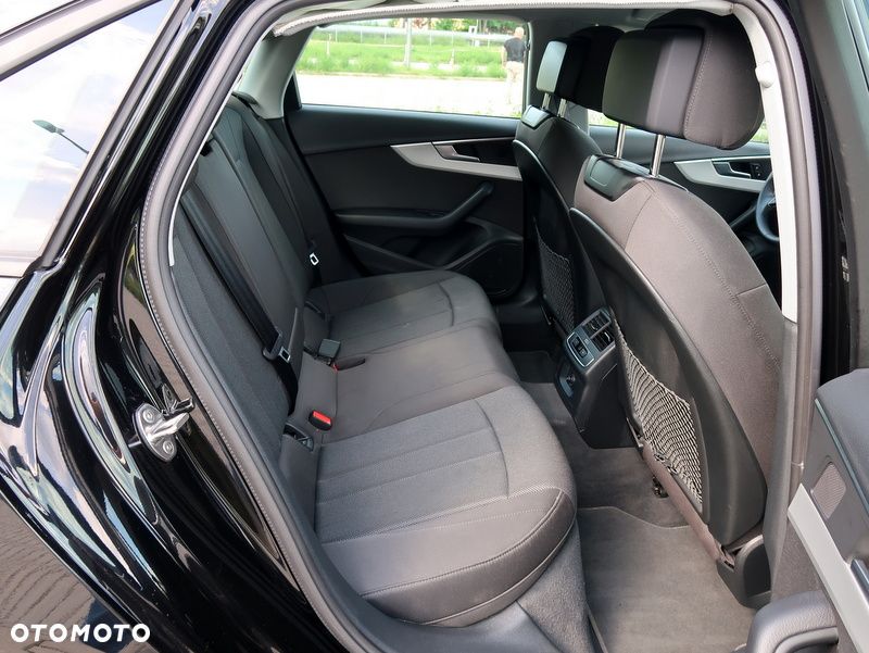 Audi A4 Limousine 35 TFSI mHEV Advanced S tronic - 12