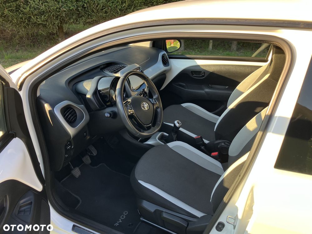 Toyota Aygo x-play touch - 6