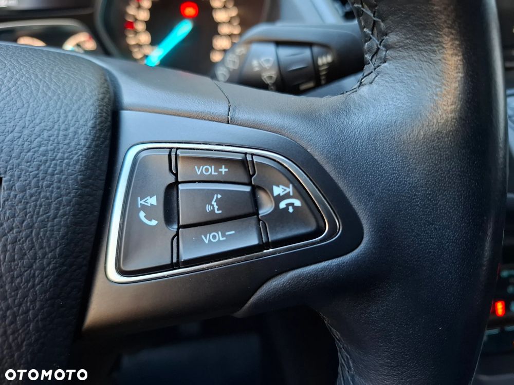 Ford Kuga 1.5 EcoBoost 2x4 Titanium - 24