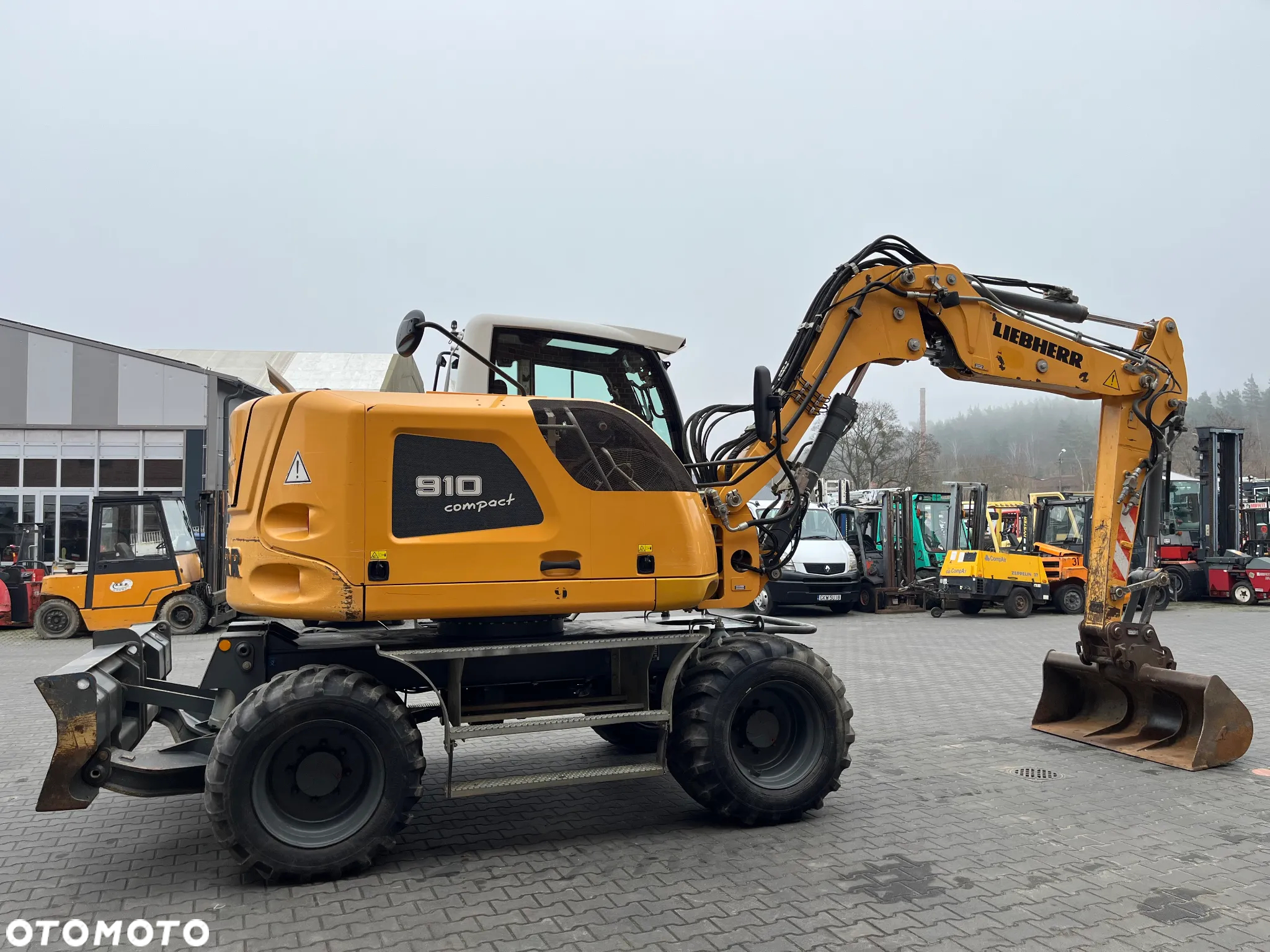 Liebherr A 910 COMPACT - 6