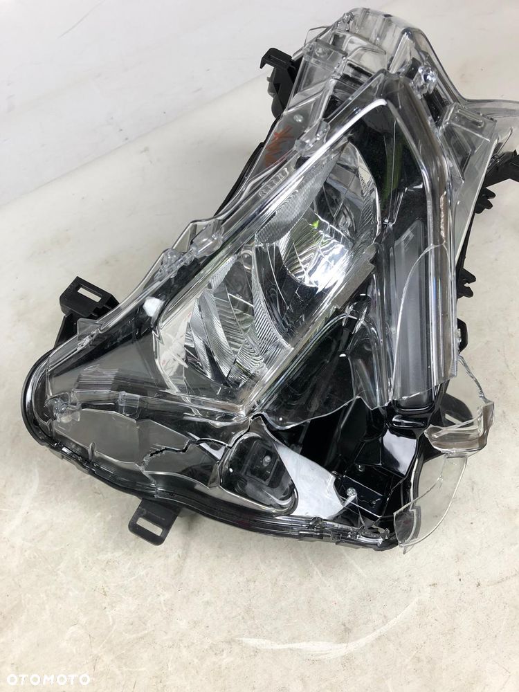 Yamaha X-MAX 125 250 300 23-  Lampa Reflektor Przód - 3