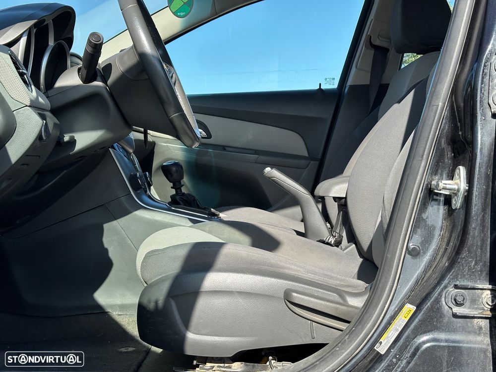 Chevrolet Cruze 1.6 LS - 18